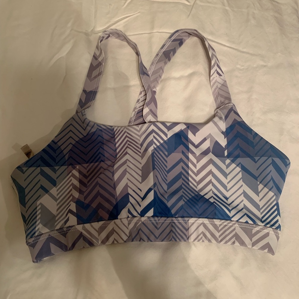 Blue zig zag design sports bra